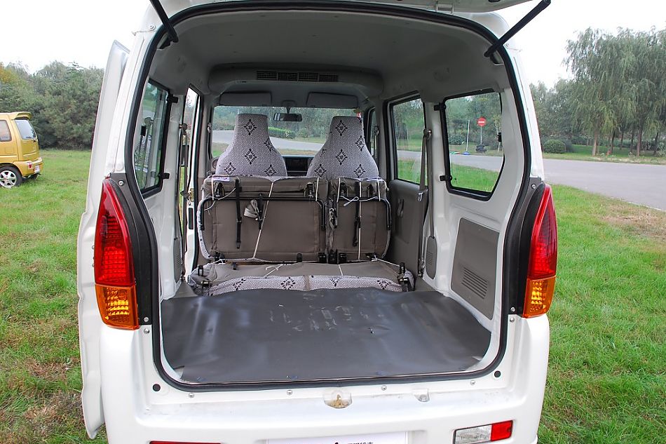 昌河铃木浪迪阳光版内饰