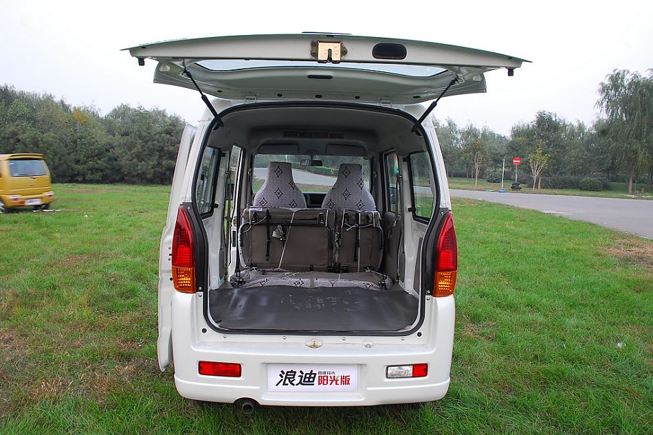 昌河铃木浪迪阳光版内饰