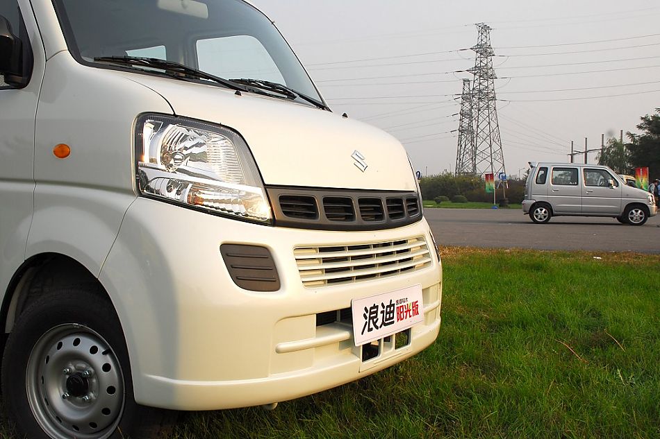 昌河铃木浪迪阳光版外观