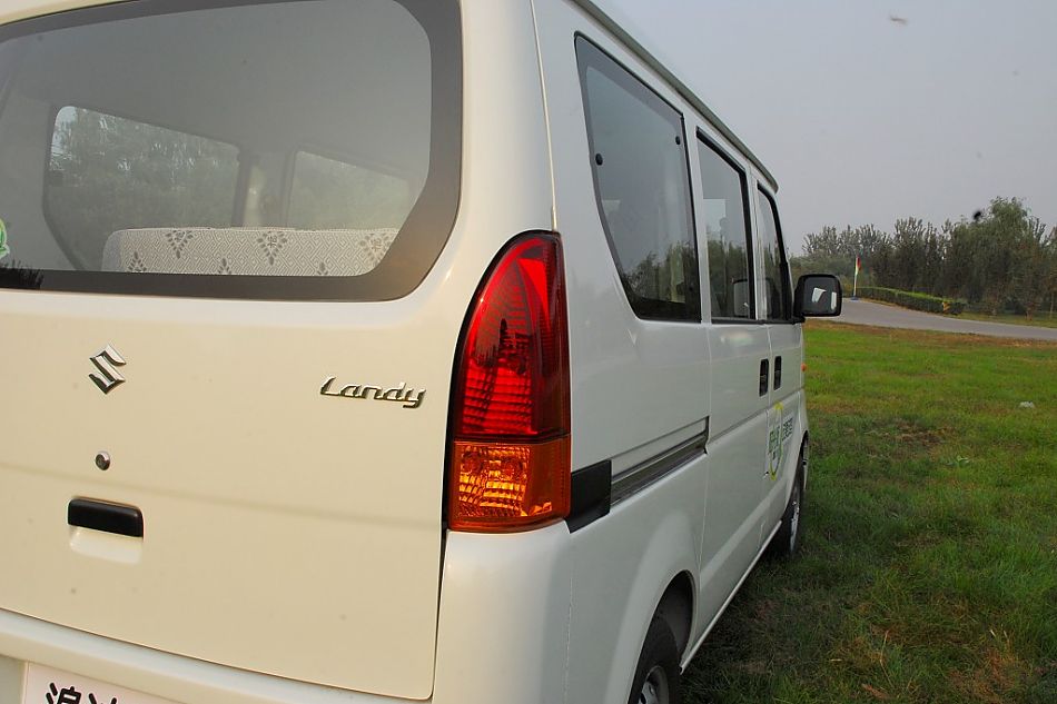 昌河铃木浪迪阳光版外观