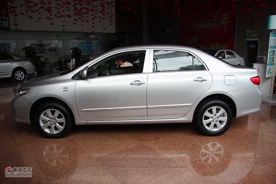 2010款卡罗拉GL 1.6AT 天窗版