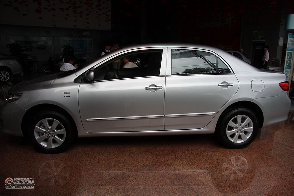 2010款卡罗拉GL 1.6AT 天窗版