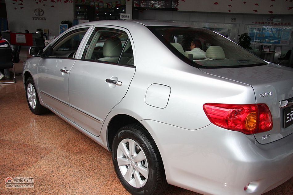 2010款卡罗拉GL 1.6AT 天窗版