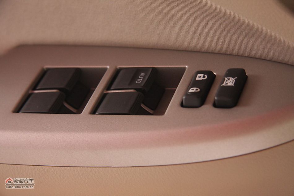 2010款卡罗拉GL-i 1.8AT 天窗版