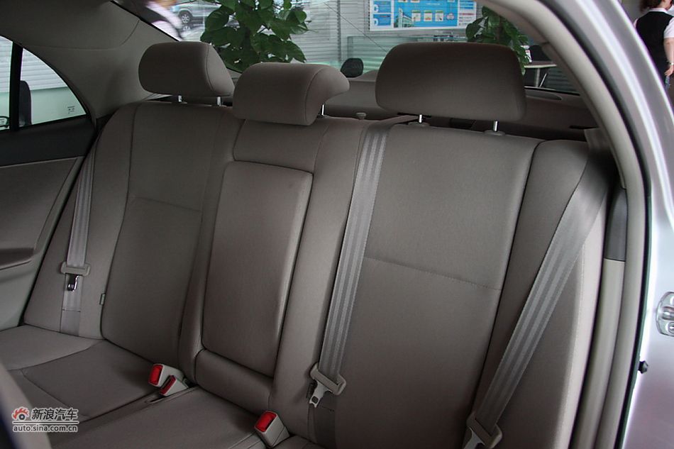 2010款卡罗拉GL-i 1.8AT 天窗版