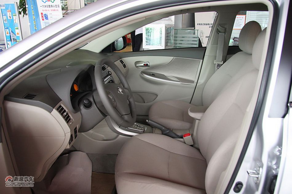 2010款卡罗拉GL-i 1.8AT 天窗版