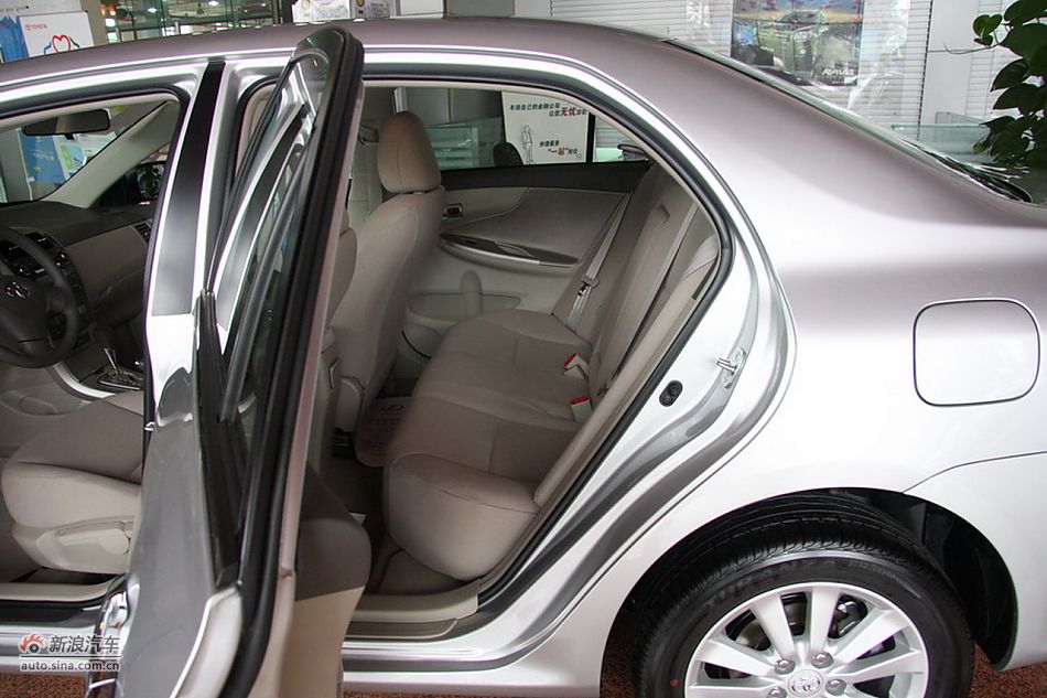 2010款卡罗拉GL-i 1.8AT 天窗版