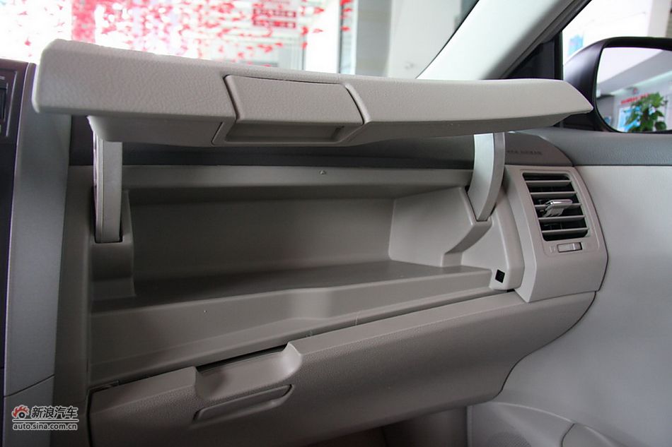 2010款卡罗拉GL-i 1.8AT 天窗版