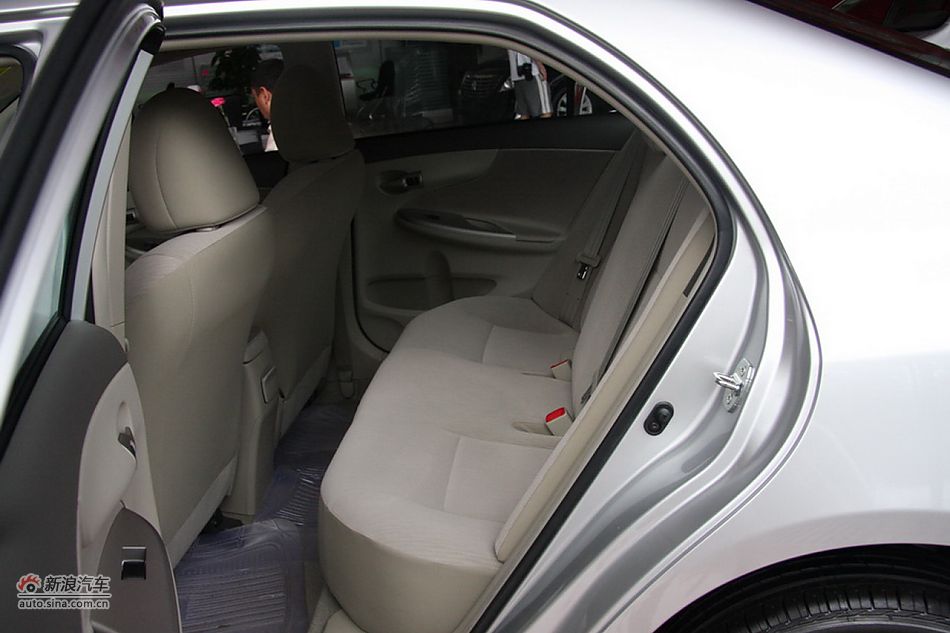 2010款卡罗拉GL 1.6AT 天窗版