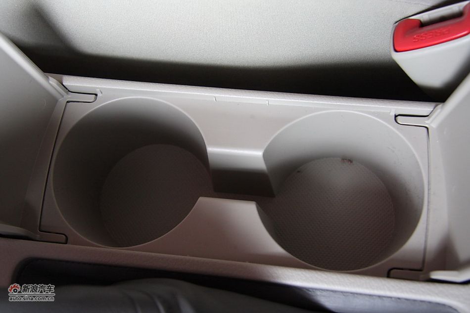 2010款卡罗拉GL 1.6AT 天窗版