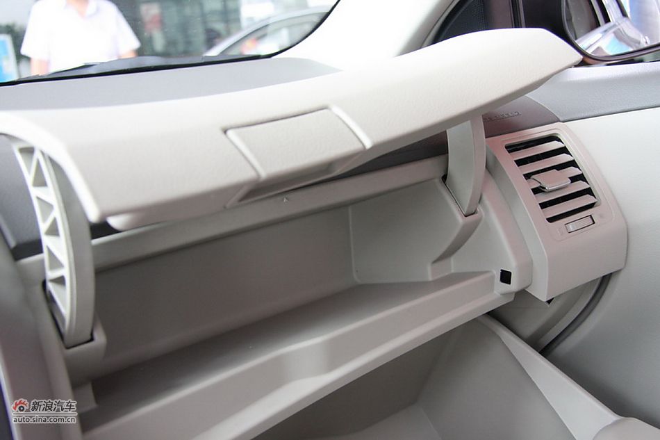 2010款卡罗拉GL 1.6AT 天窗版