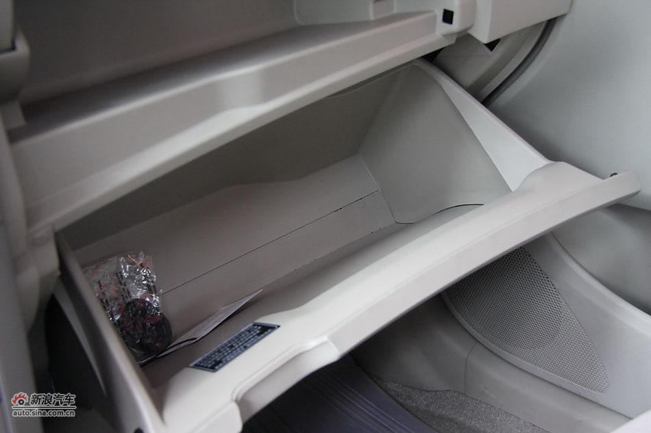 2010款卡罗拉GL 1.6AT 天窗版