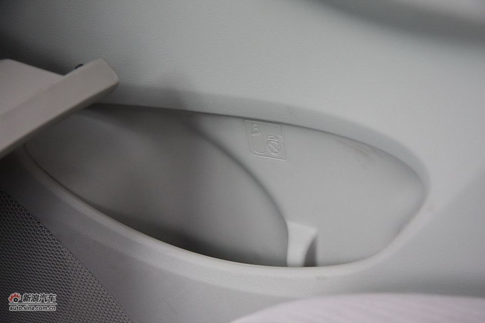 2010款卡罗拉GL 1.6AT 天窗版