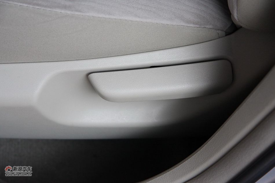 2010款卡罗拉GL 1.6AT 天窗版