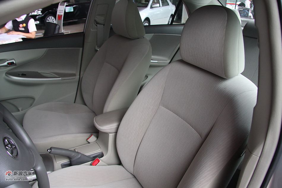 2010款卡罗拉GL 1.6AT 天窗版