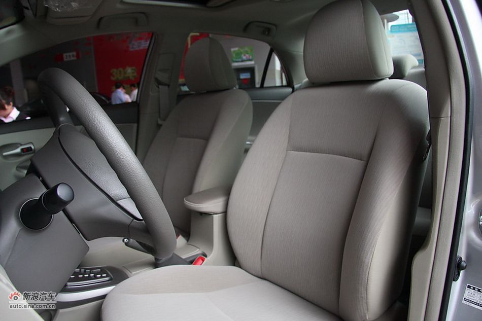 2010款卡罗拉GL 1.6AT 天窗版