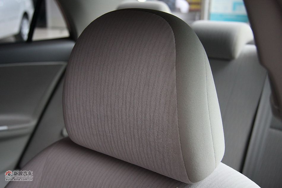 2010款卡罗拉GL 1.6AT 天窗版