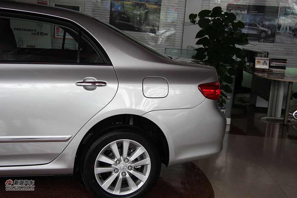 2010款卡罗拉GL-i 1.8AT 天窗版