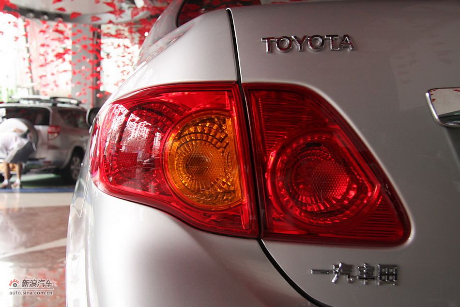 2010款卡罗拉GL-i 1.8AT 天窗版