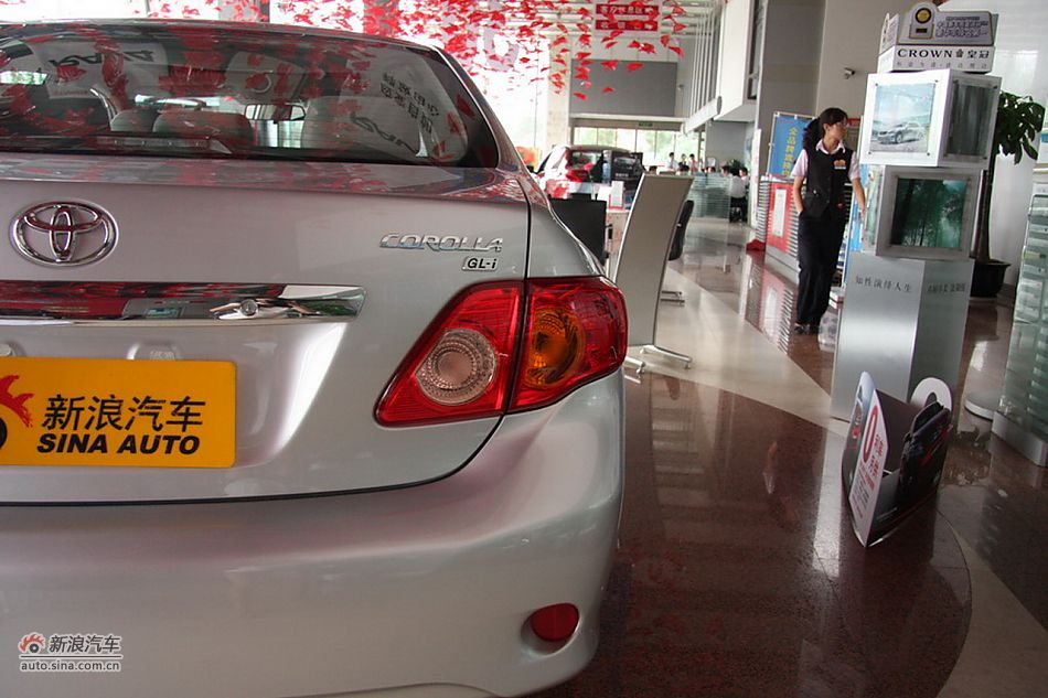 2010款卡罗拉GL-i 1.8AT 天窗版