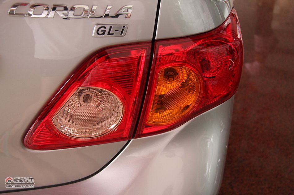 2010款卡罗拉GL-i 1.8AT 天窗版