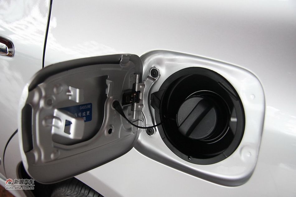 2010款卡罗拉GL-i 1.8AT 天窗版