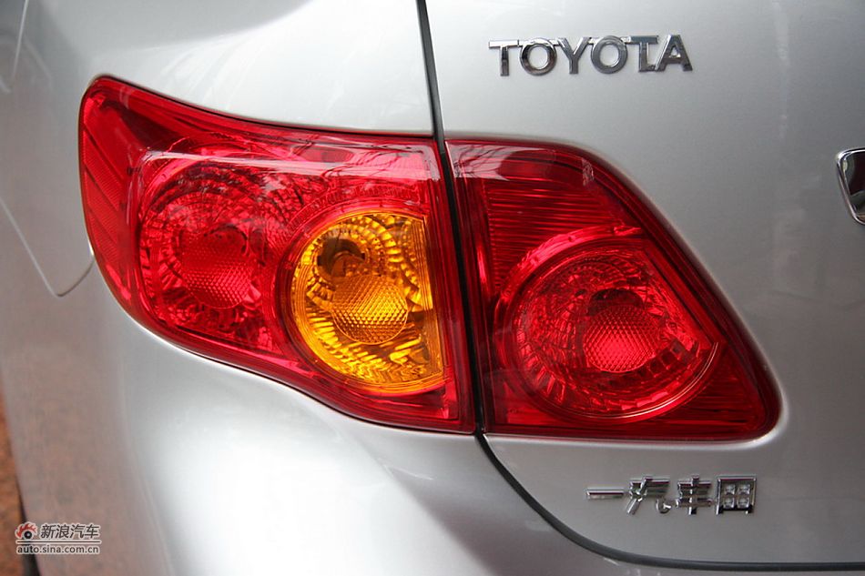 2010款卡罗拉GL 1.6AT 天窗版