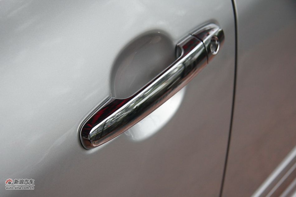 2010款卡罗拉GL 1.6AT 天窗版