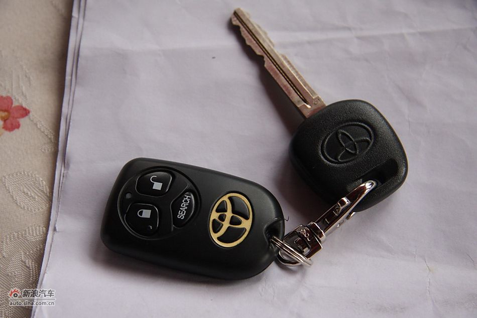 2010款卡罗拉GL 1.6AT 天窗版