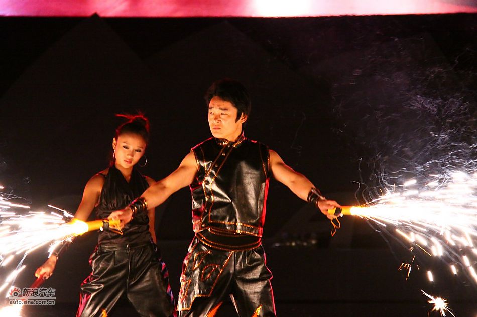 上市现场文艺表演