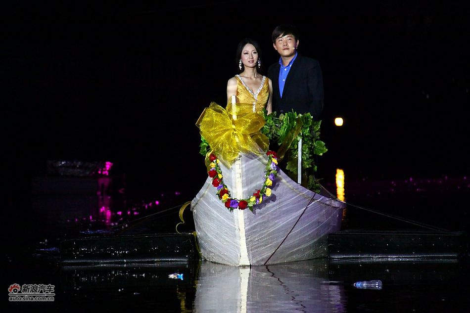 上市现场文艺表演