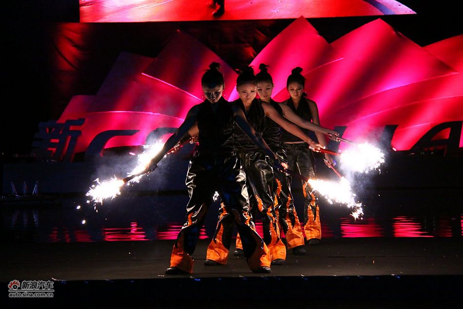 上市现场文艺表演