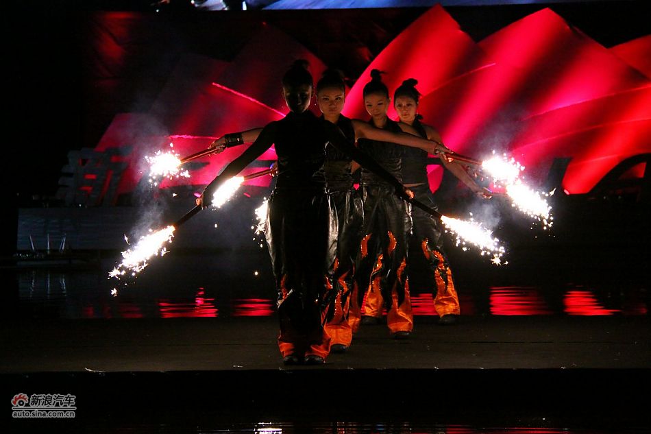 上市现场文艺表演