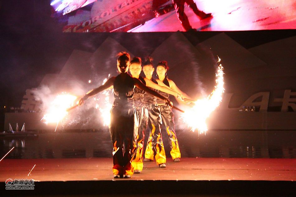 上市现场文艺表演