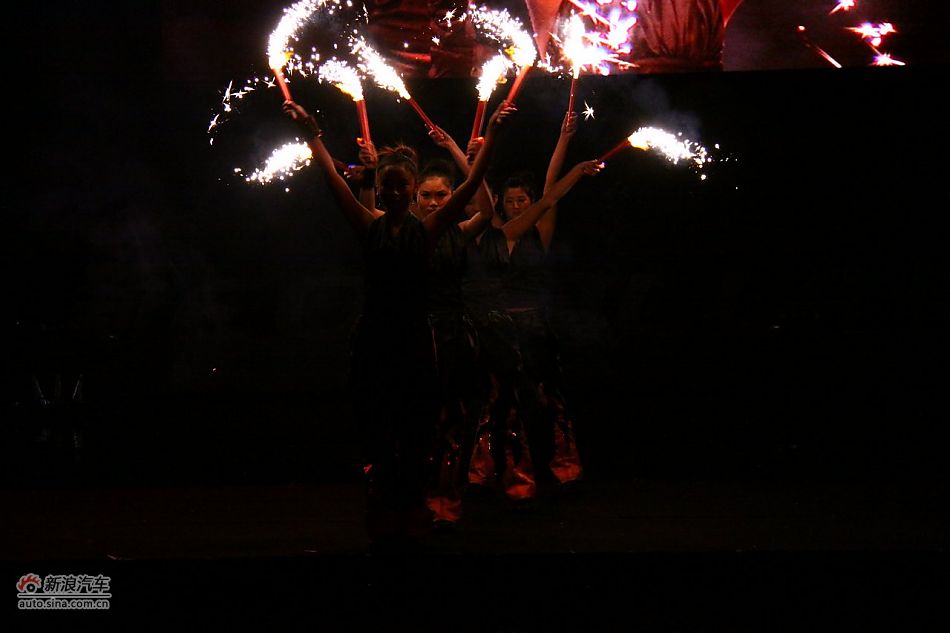 上市现场文艺表演