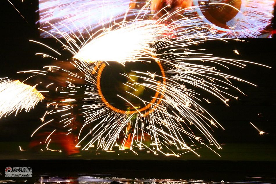 上市现场文艺表演