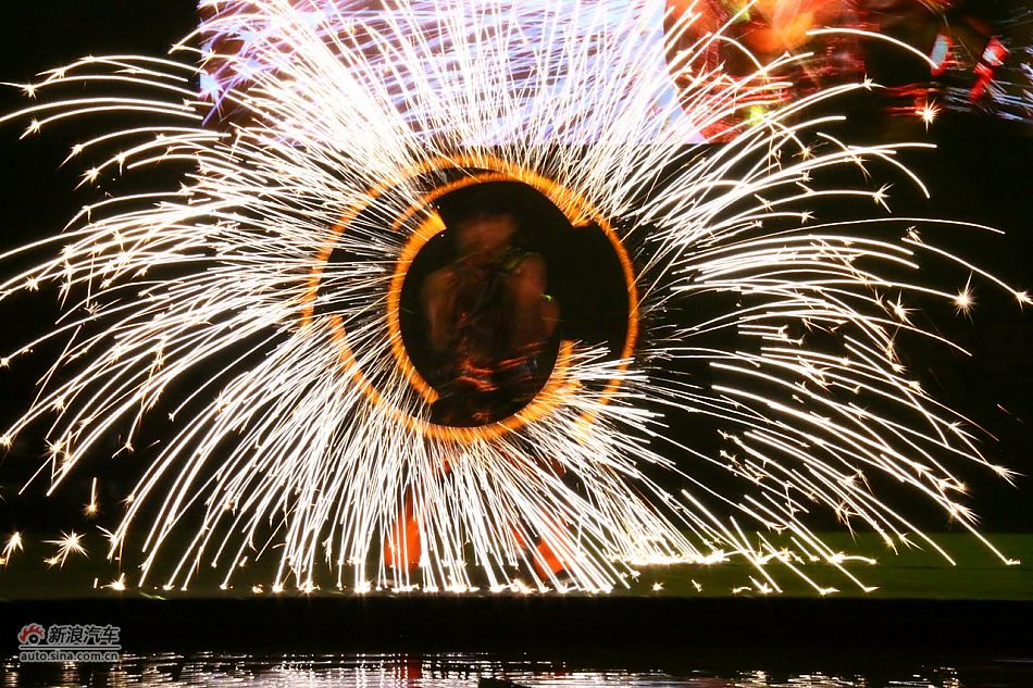 上市现场文艺表演