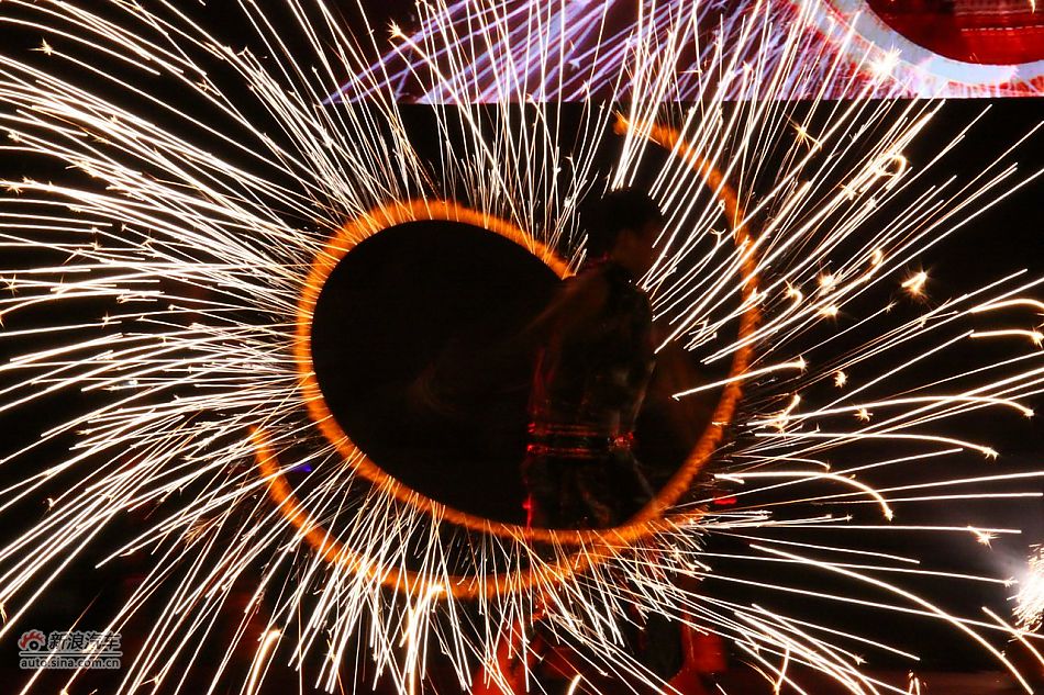 上市现场文艺表演