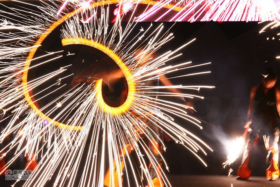 上市现场文艺表演