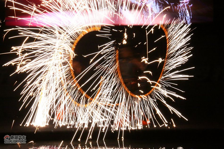 上市现场文艺表演