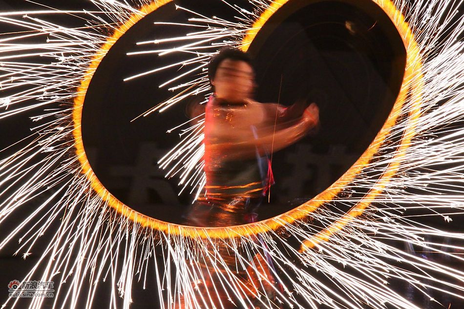 上市现场文艺表演