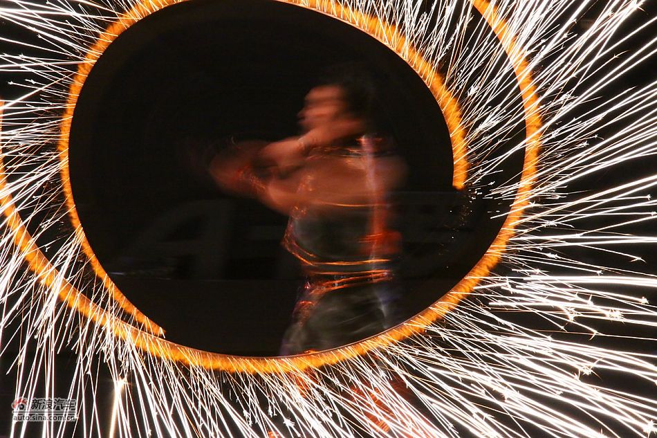 上市现场文艺表演