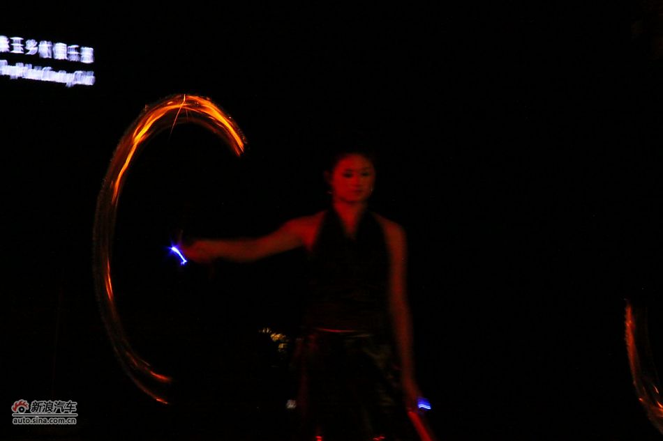 上市现场文艺表演