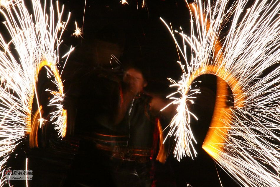 上市现场文艺表演