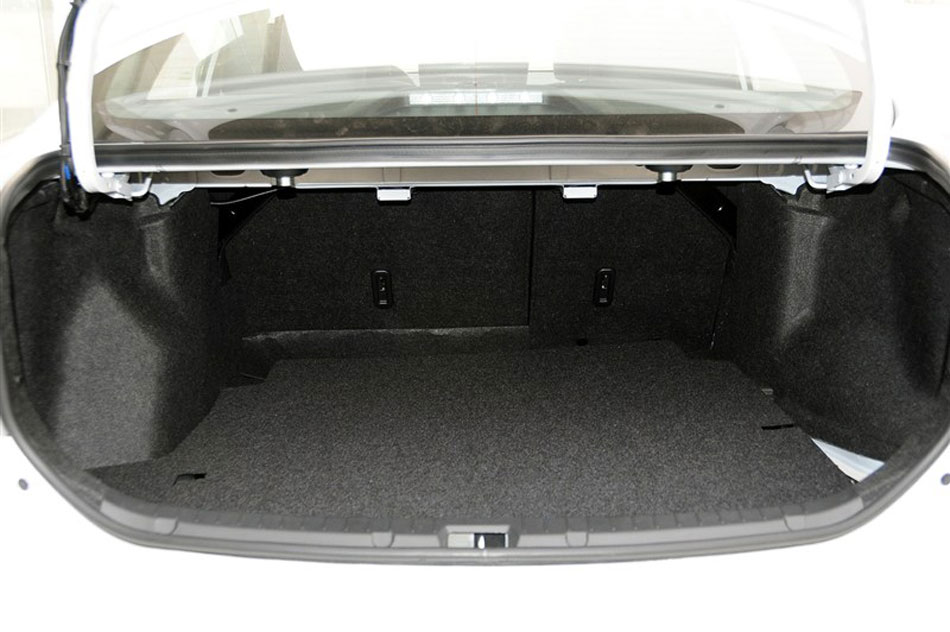 2013款卡罗拉特装版1.6L自动至酷型GL