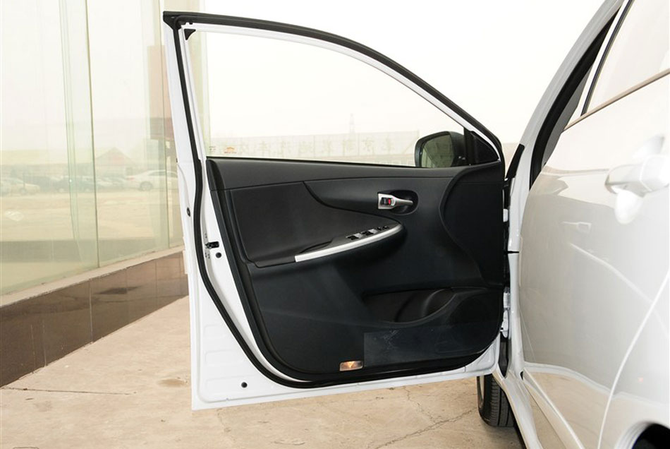 2013款卡罗拉特装版1.6L自动至酷型GL