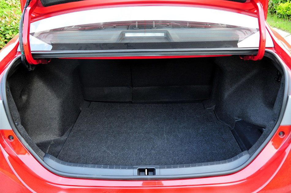 2014款 1.6L 手动GLX-i 座椅空间