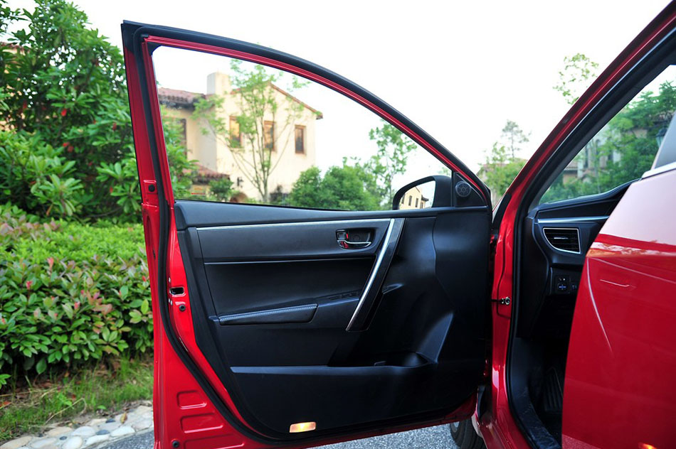 2014款 1.6L 手动GLX-i 座椅空间