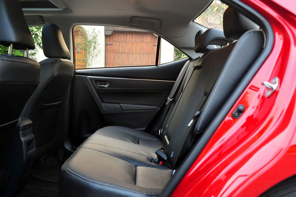 2014款 1.6L 手动GLX-i 座椅空间