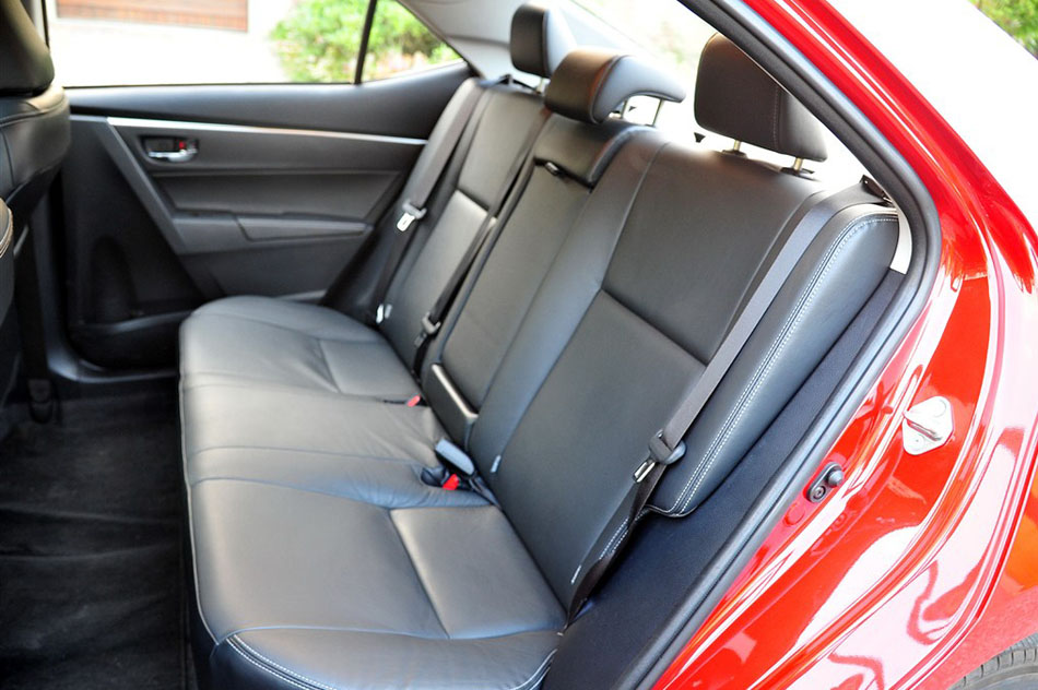 2014款 1.6L 手动GLX-i 座椅空间